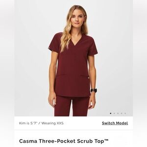 Figs Burgandy Casma Three-Pocket Scrub Top in Size Small